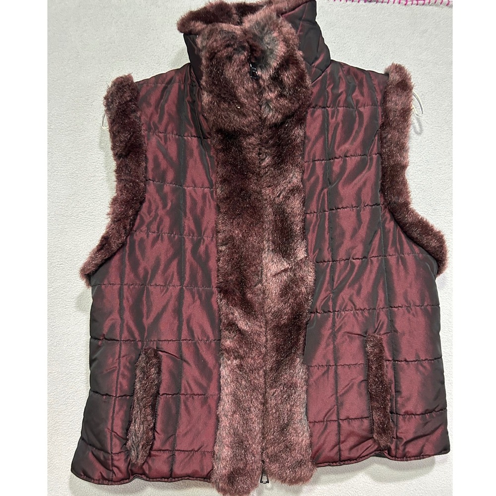 Nordstrom Quilted Vest Women M/L Burgundy Faux Fur Trim‎ Zip Front Trendy Chic